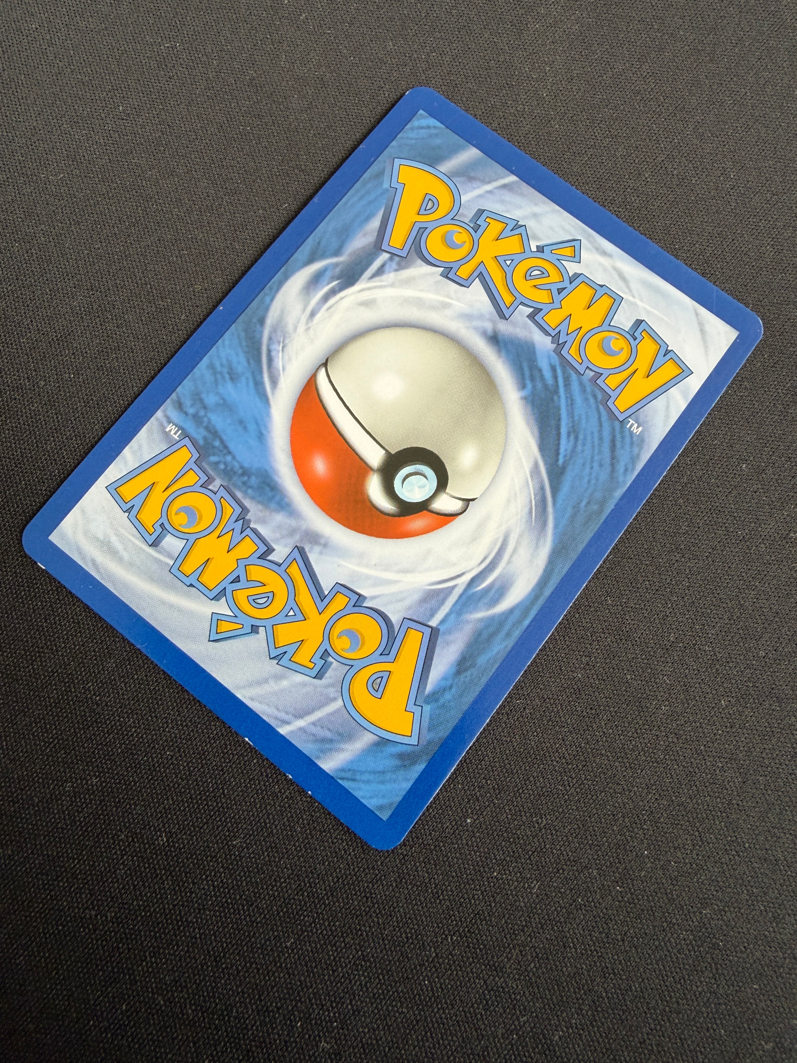 197/214 Grotadmorv et Grotadmorv d'Alola-GX